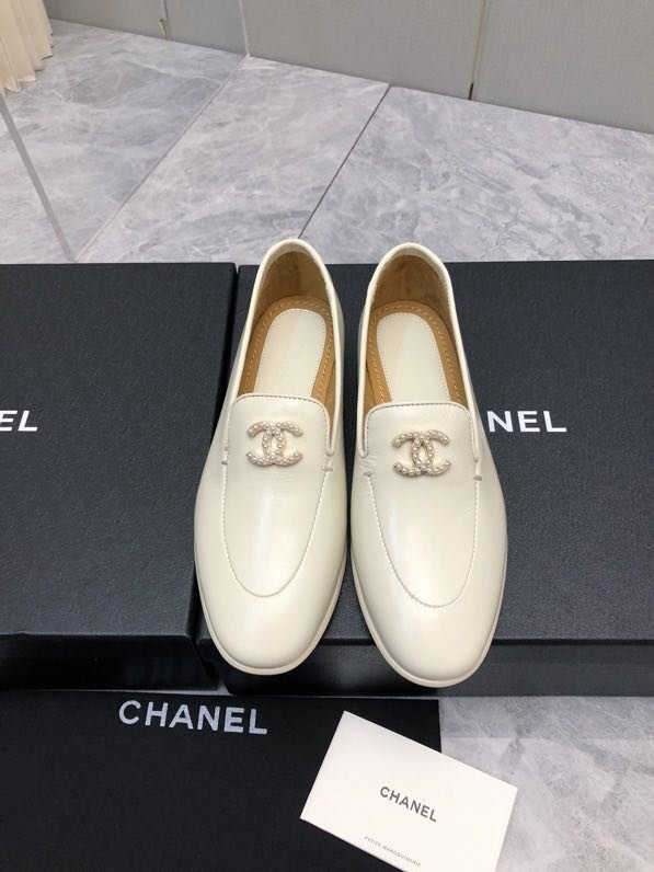 Лоферы of smooth skin from logo CC of стразов on flat soled at white color