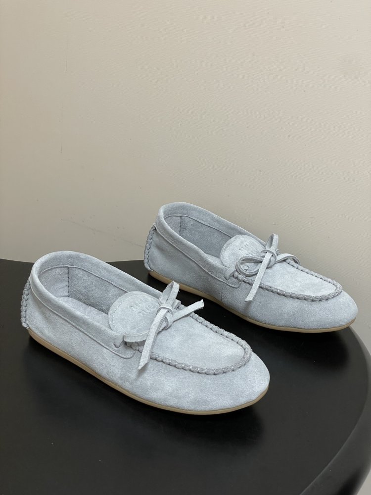 Лоферы of suede from braided кантом and decorative bow