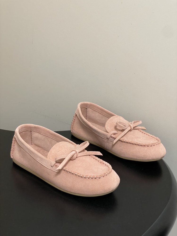 Лоферы of suede from braided кантом and decorative bow