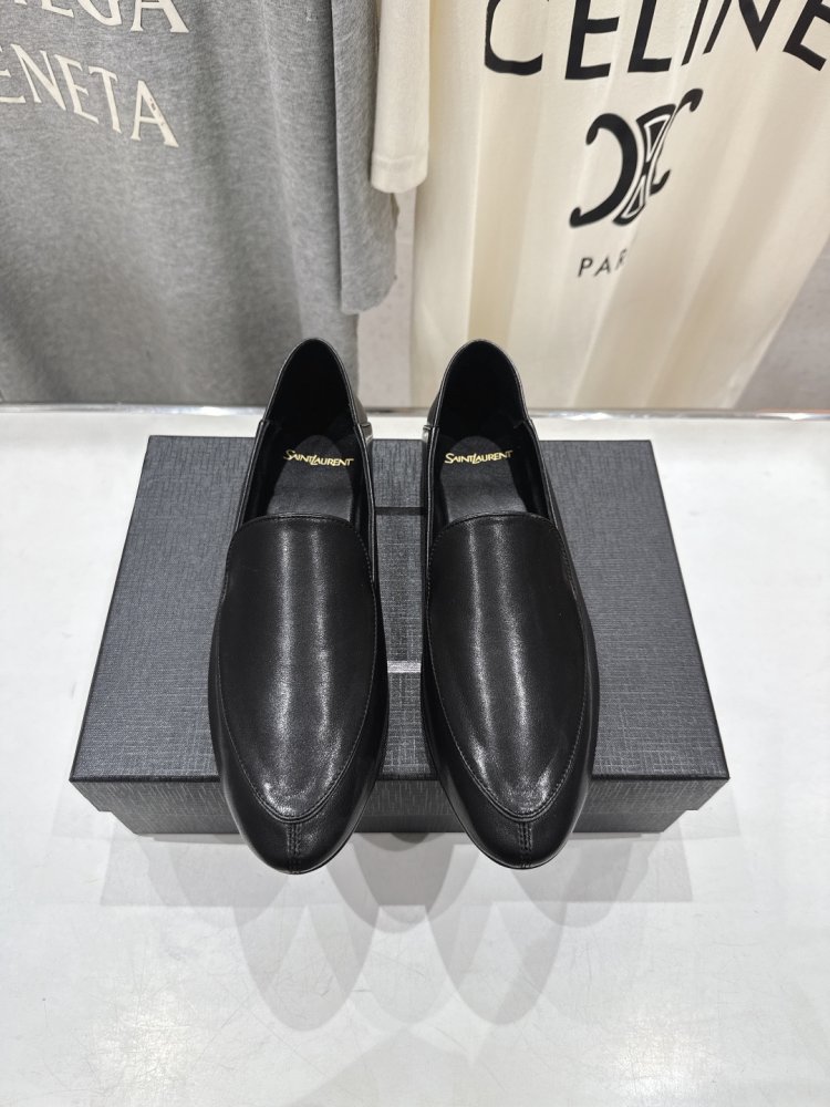 Лоферы leather минималистичные on flat soled
