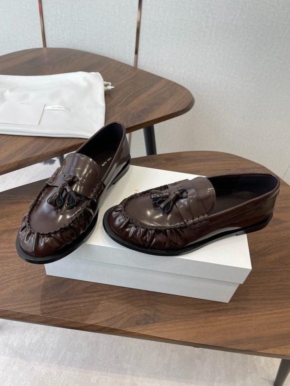 Лоферы кожаные с плиссировкой