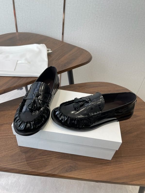 Лоферы кожаные с плиссировкой