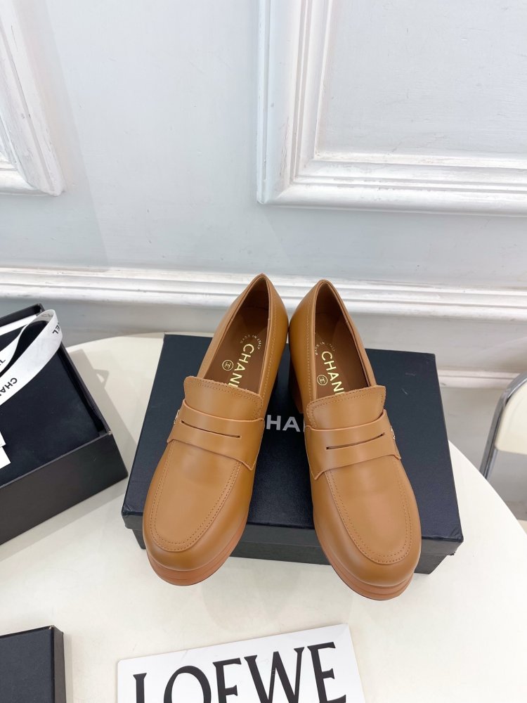 Лоферы leather women's on high heel фото 2