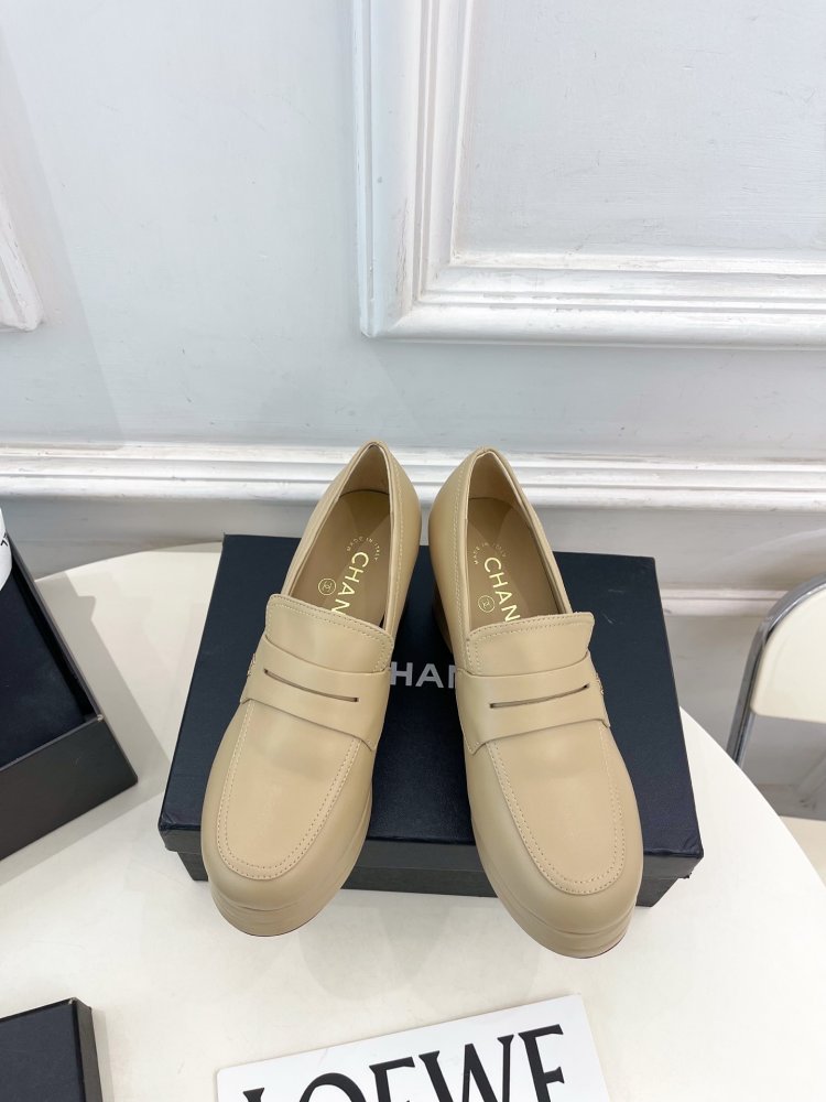 Лоферы leather women's on high heel фото 2