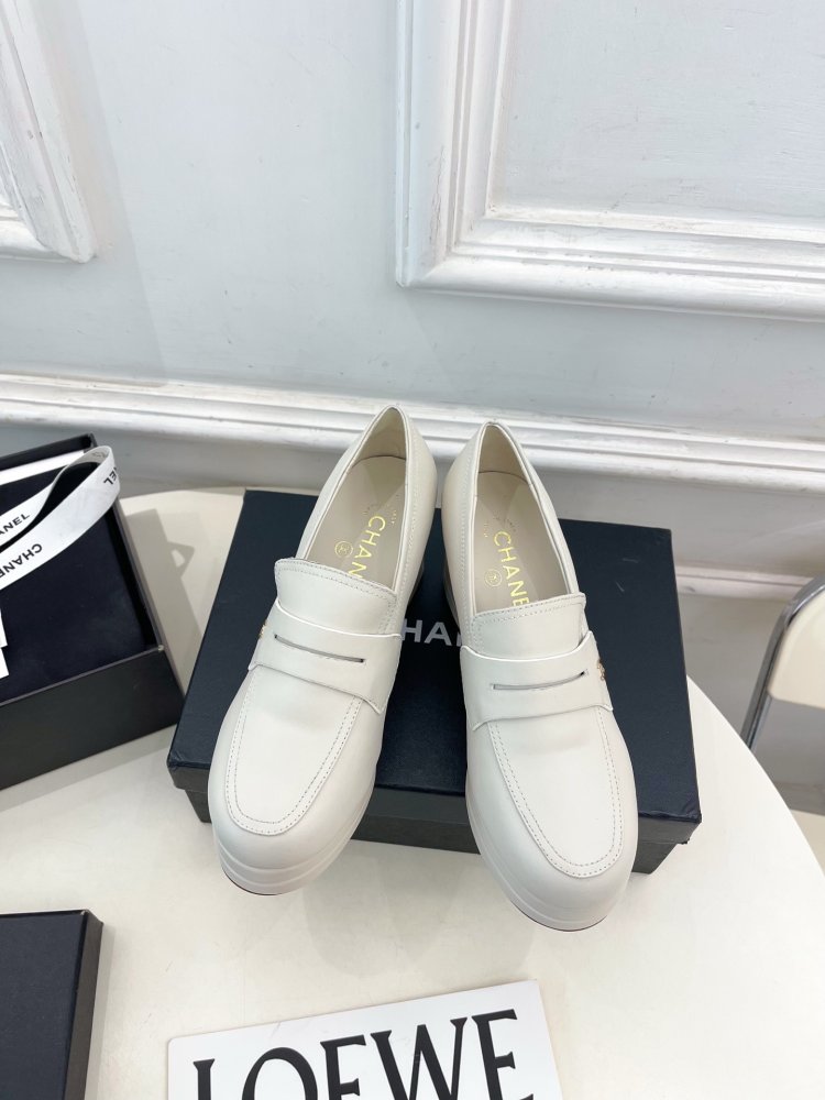 Лоферы leather women's on high heel фото 2