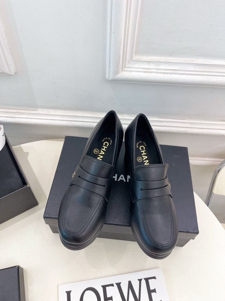 Лоферы leather women's on high heel фото 2