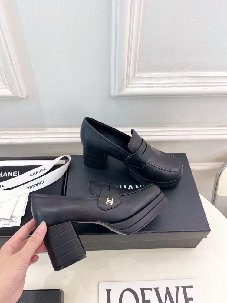 Лоферы leather women's on high heel фото 4