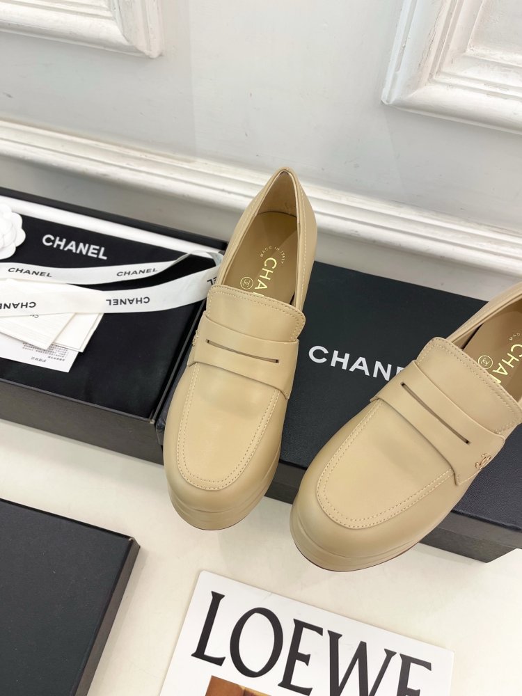 Лоферы leather women's on high heel фото 5