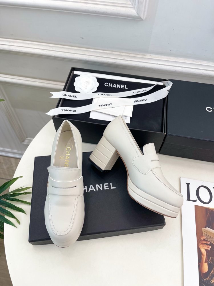 Лоферы leather women's on high heel фото 5