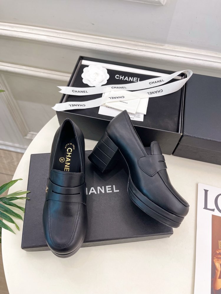 Лоферы leather women's on high heel фото 5