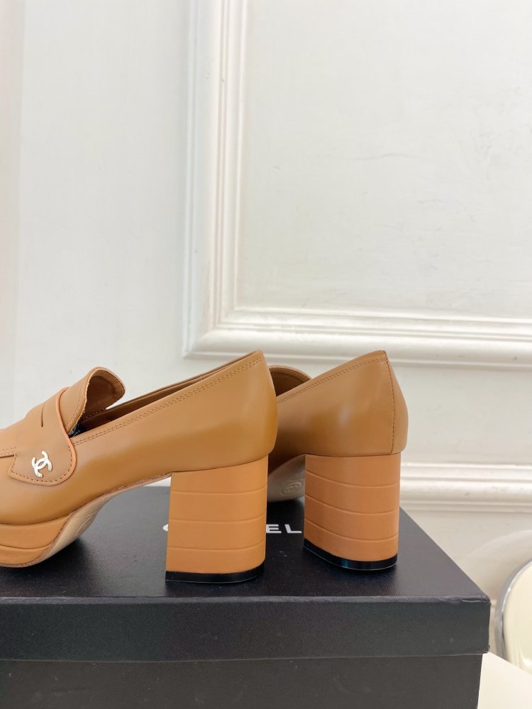 Лоферы leather women's on high heel фото 8