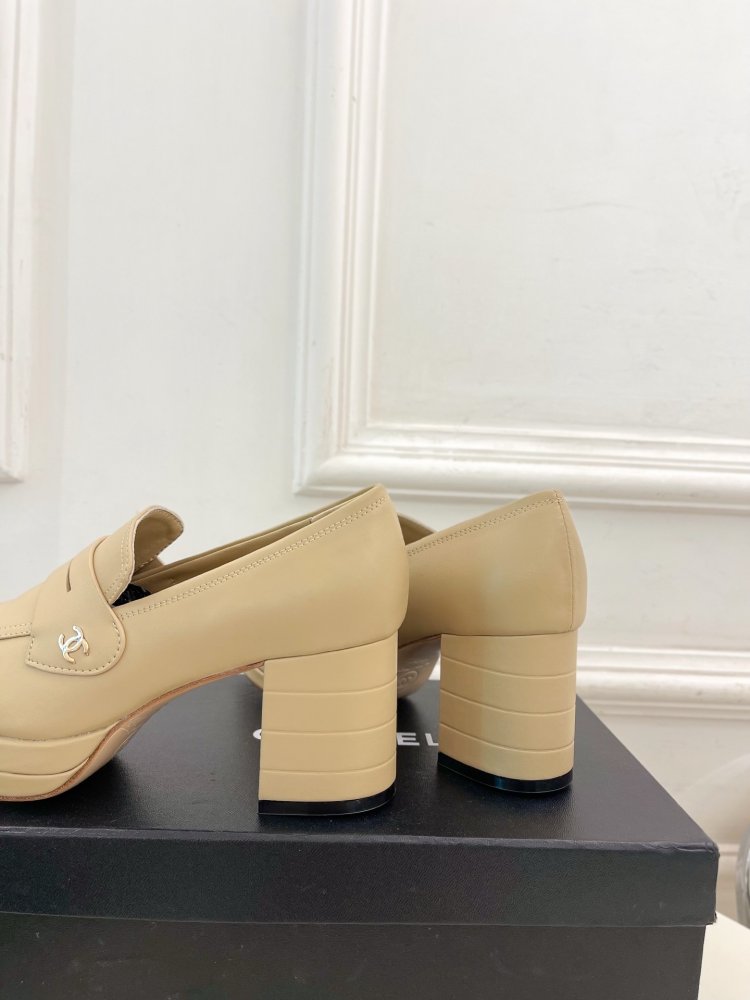 Лоферы leather women's on high heel фото 8