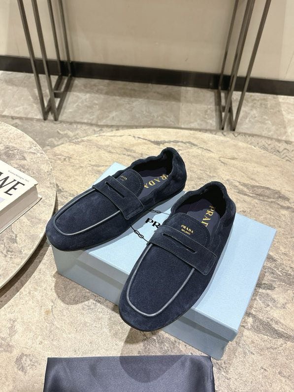 Лоферы кожаные женские