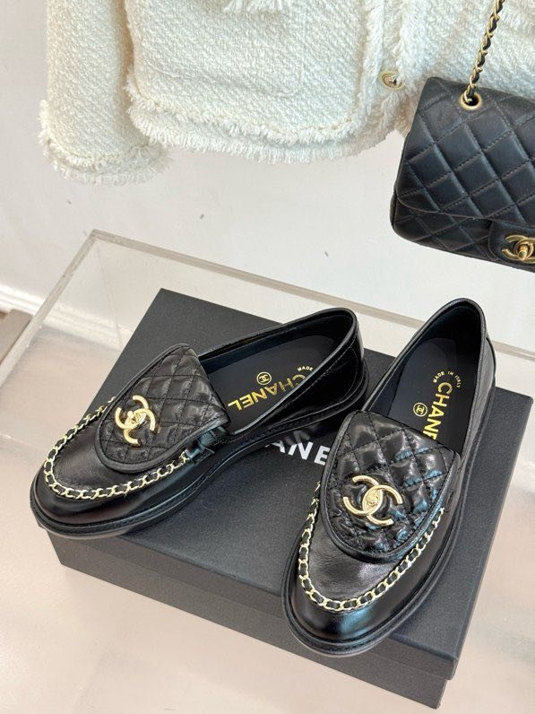 Лоферы шкіряні жіночі