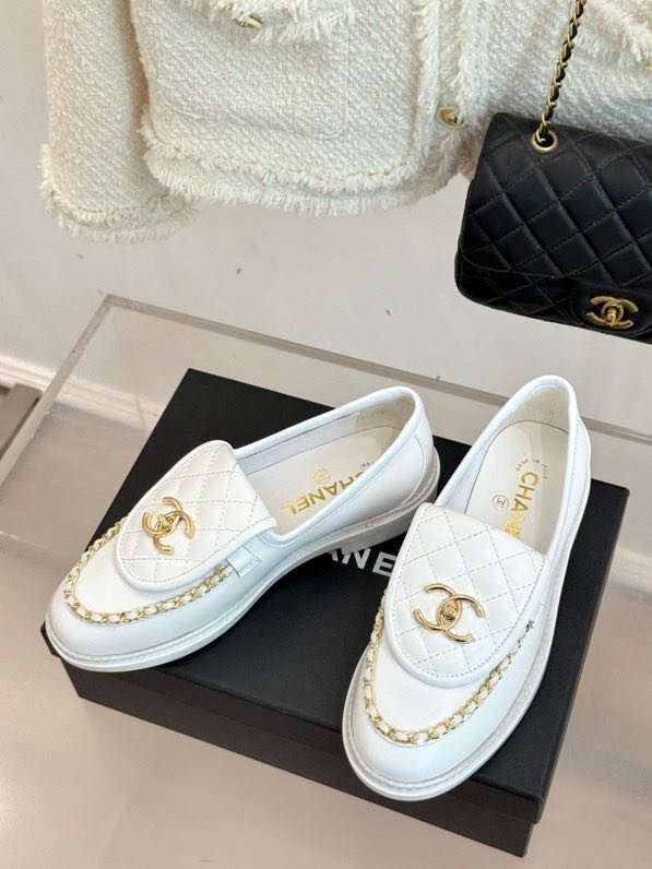 Лоферы шкіряні жіночі