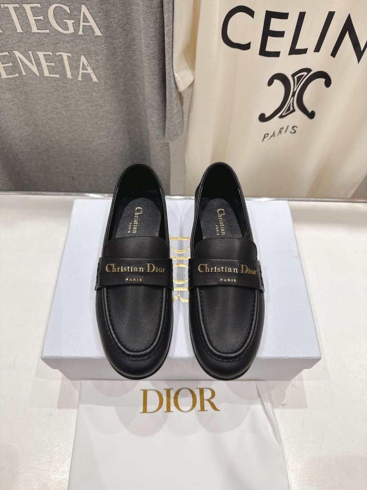 Лоферы кожаные женские