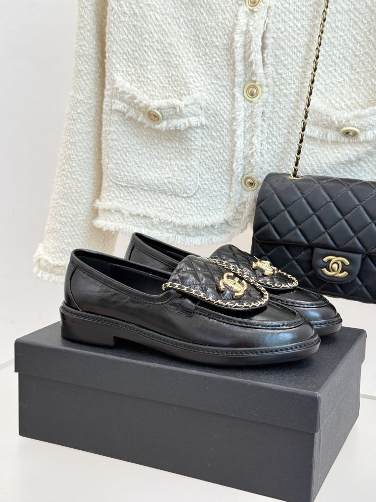 Лоферы кожаные женские