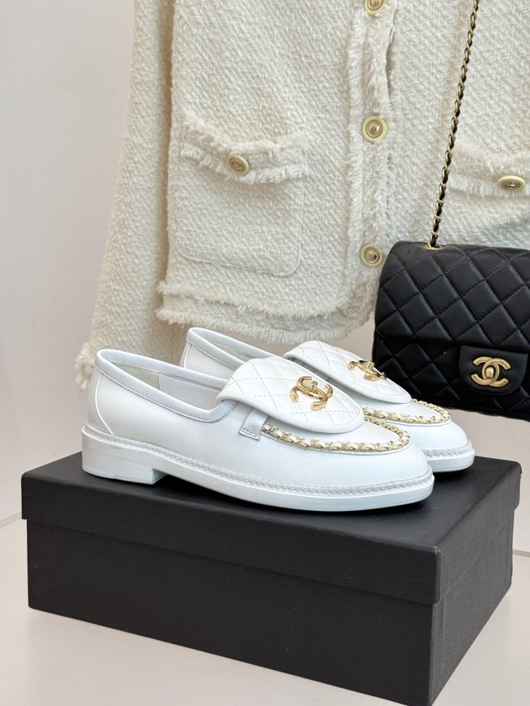 Лоферы шкіряні жіночі