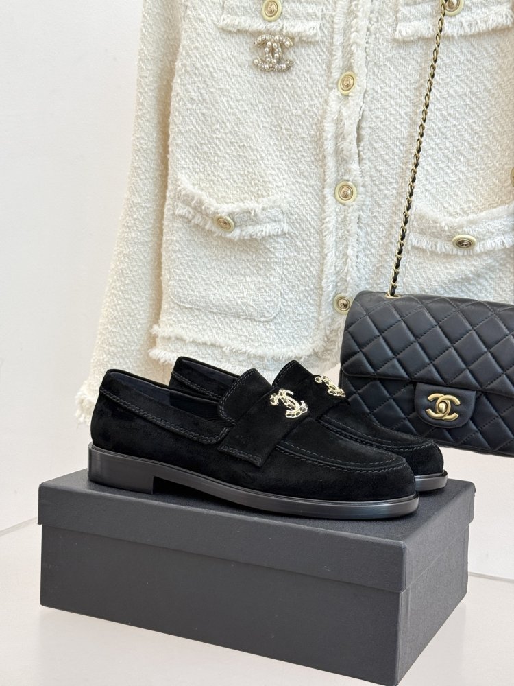 Лоферы шкіряні жіночі