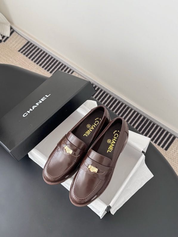 Лоферы кожаные женские