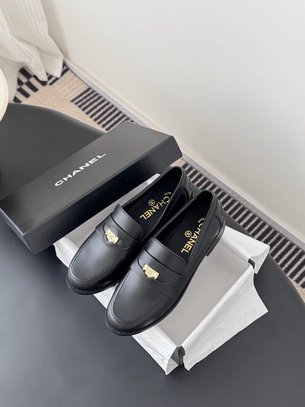 Лоферы кожаные женские