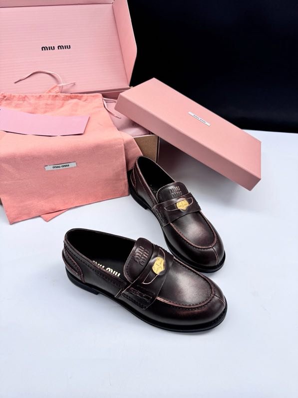 Лоферы кожаные женские