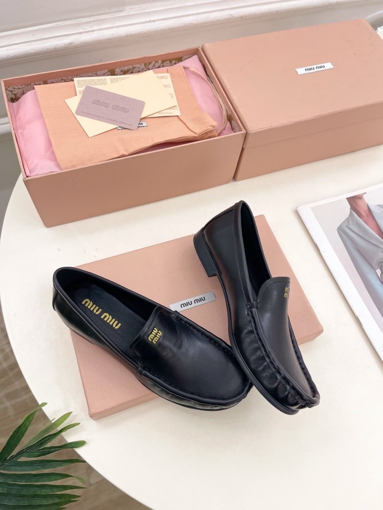 Лоферы кожаные женские фото 2