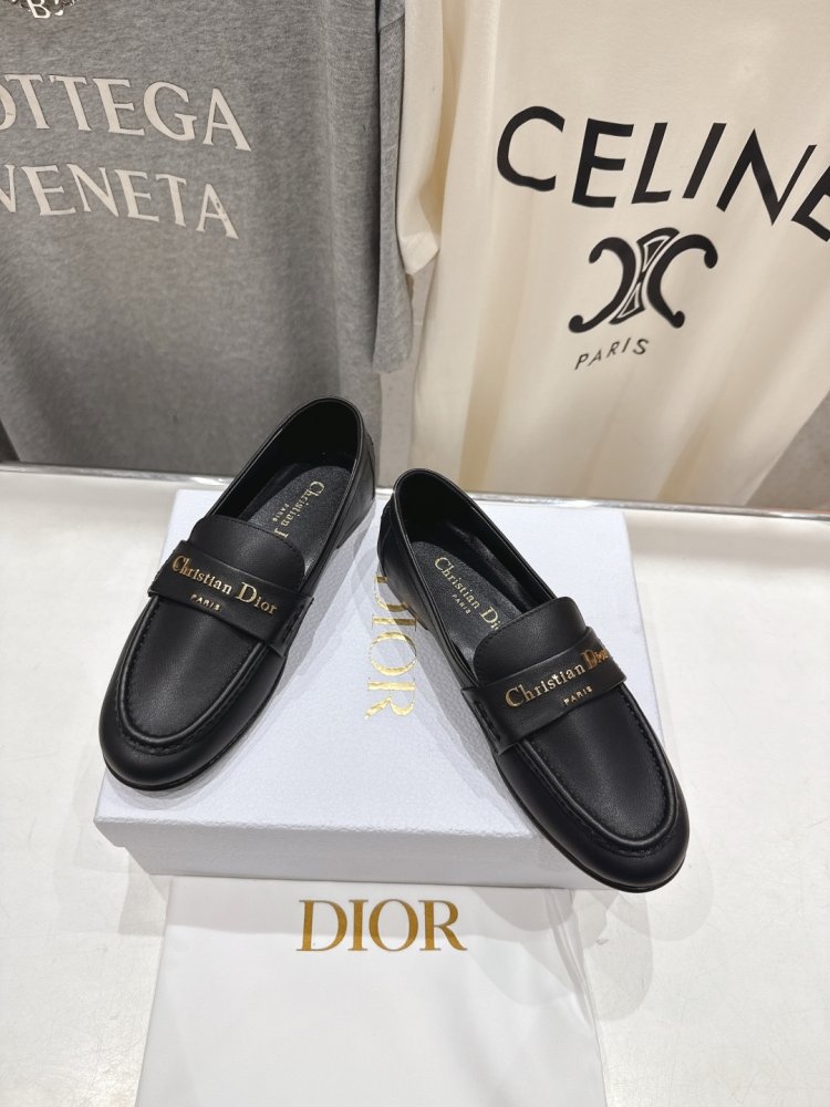 Лоферы кожаные женские фото 2