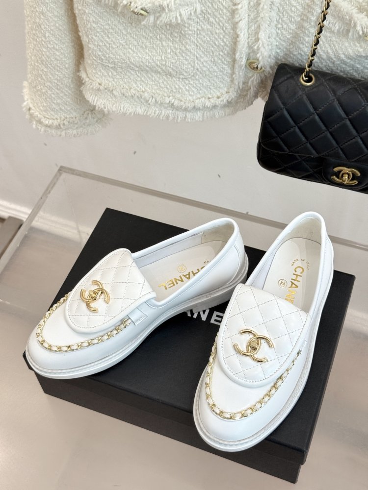 Лоферы шкіряні жіночі фото 2