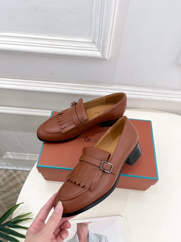 Лоферы кожаные женские фото 3