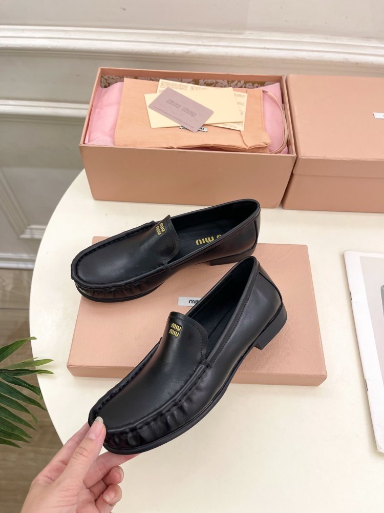 Лоферы кожаные женские фото 3