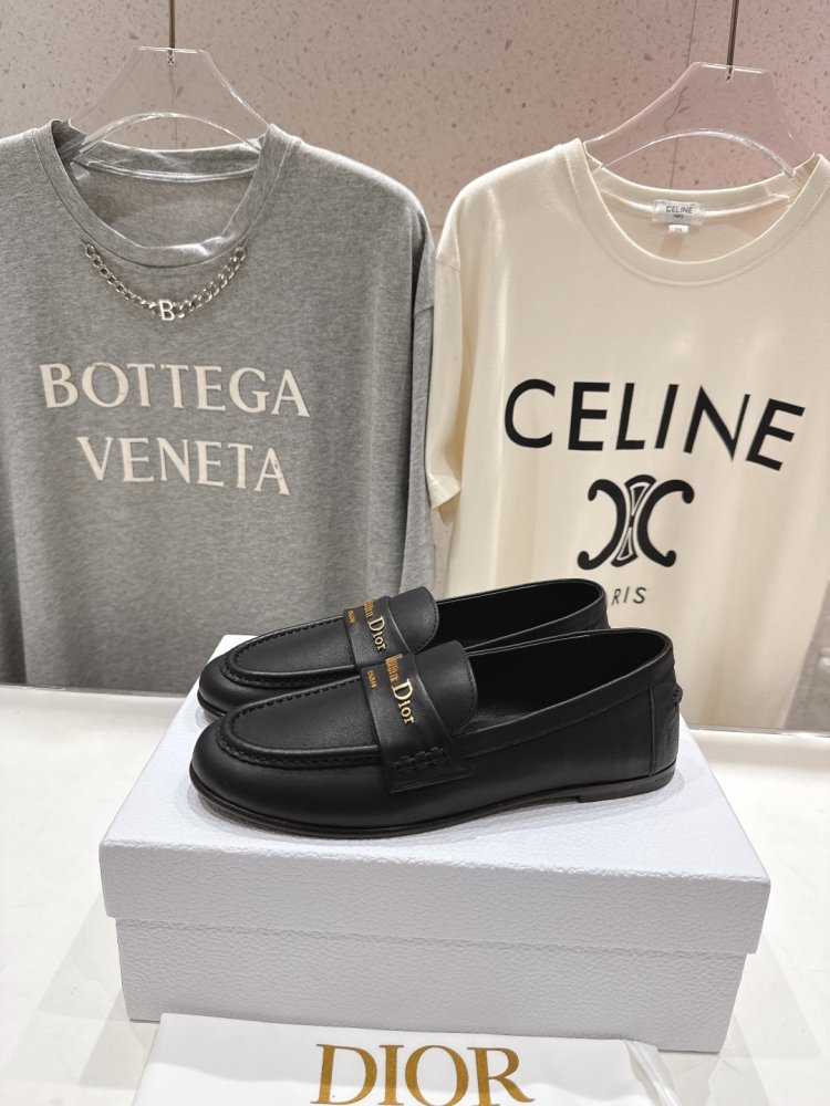 Лоферы кожаные женские фото 3