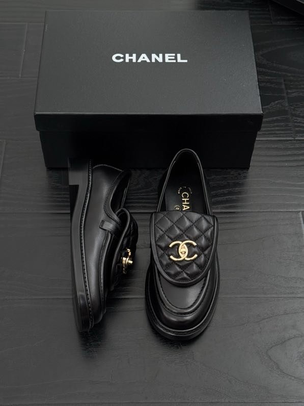 Лоферы шкіряні жіночі фото 3