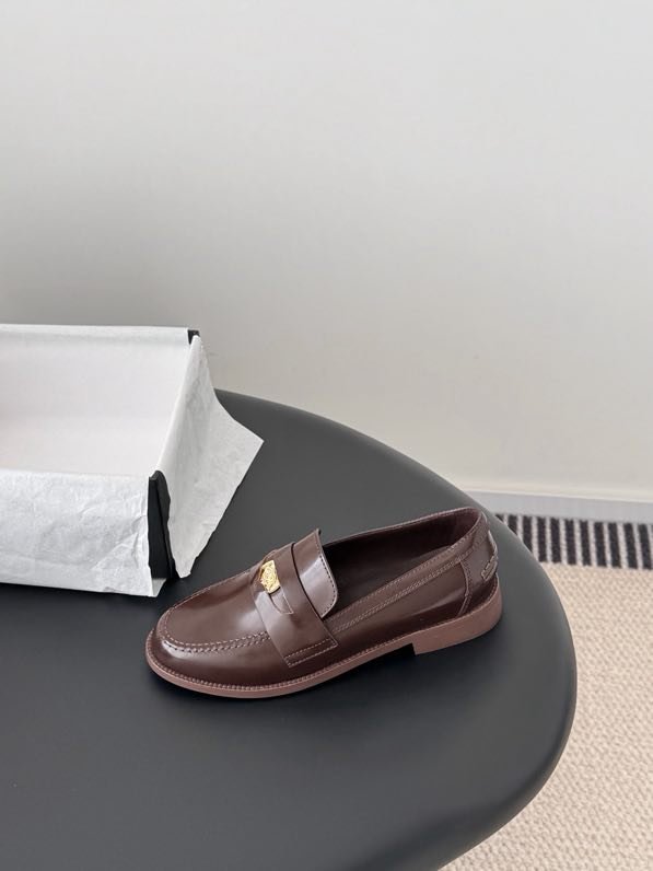 Лоферы кожаные женские фото 3