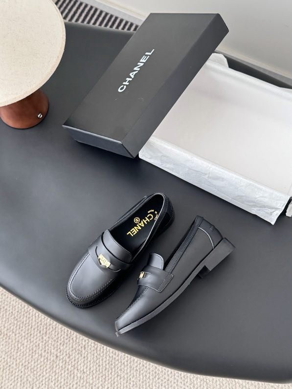 Лоферы кожаные женские фото 3