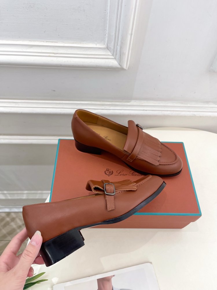 Лоферы кожаные женские фото 4