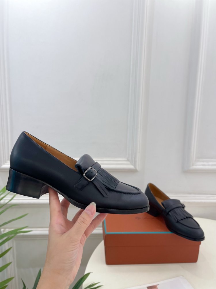 Лоферы кожаные женские фото 4