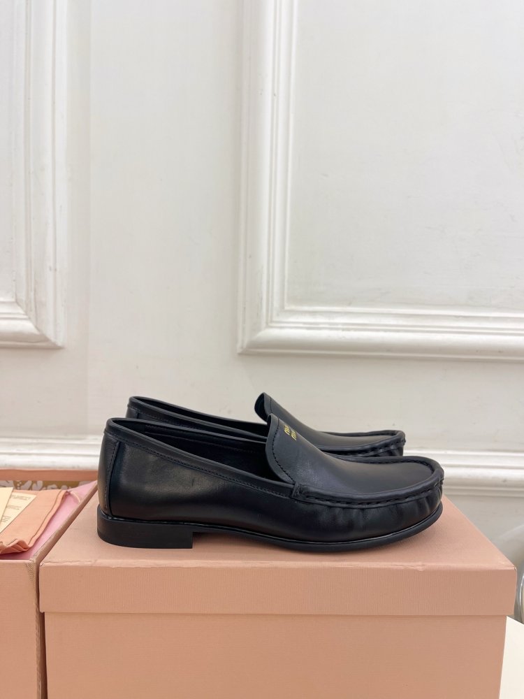 Лоферы кожаные женские фото 4