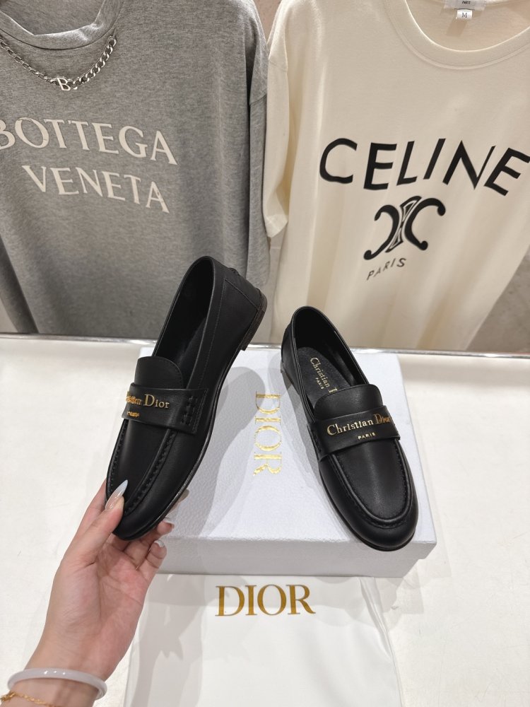 Лоферы кожаные женские фото 4