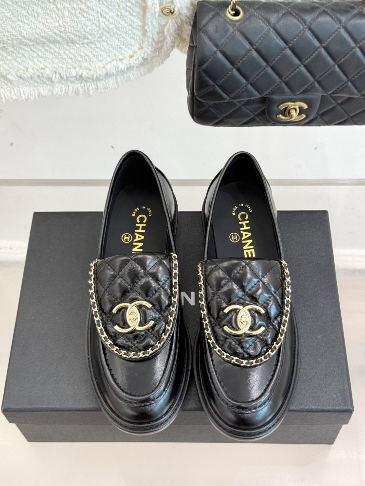 Лоферы кожаные женские фото 4