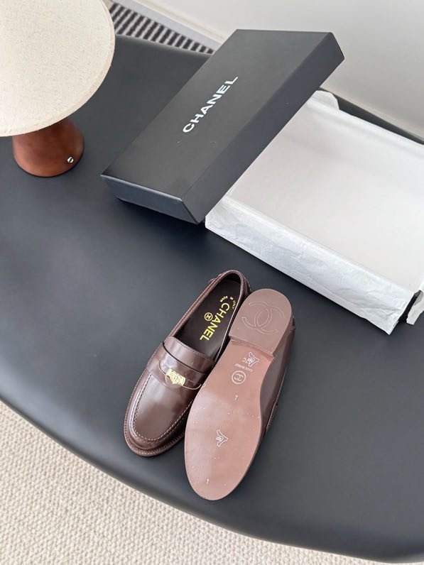 Лоферы кожаные женские фото 4