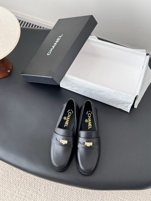 Лоферы кожаные женские фото 4