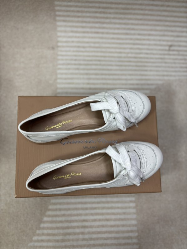 Лоферы кожаные женские фото 4