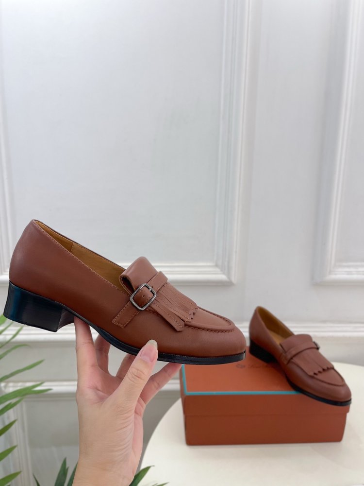 Лоферы кожаные женские фото 5