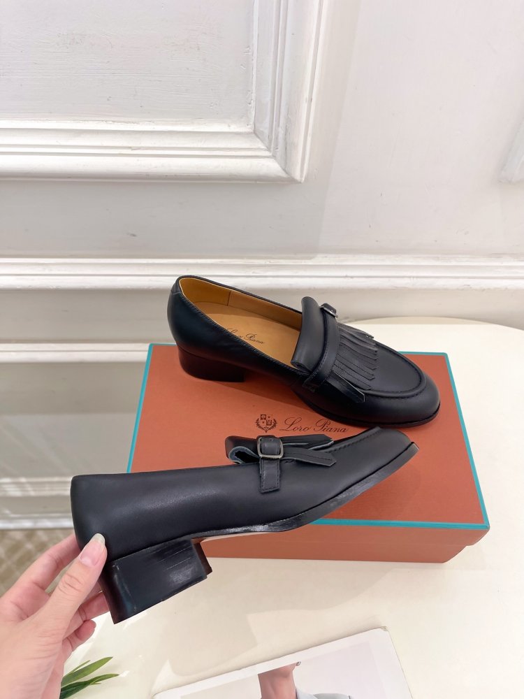 Лоферы кожаные женские фото 5