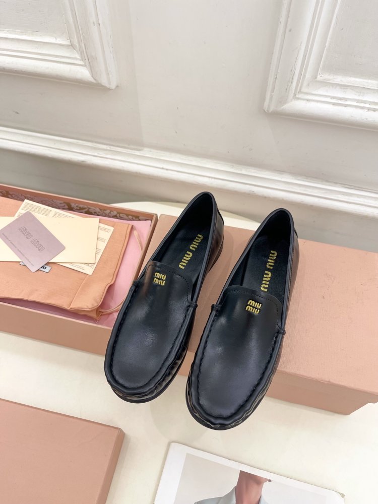 Лоферы кожаные женские фото 5