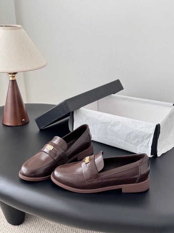 Лоферы кожаные женские фото 5