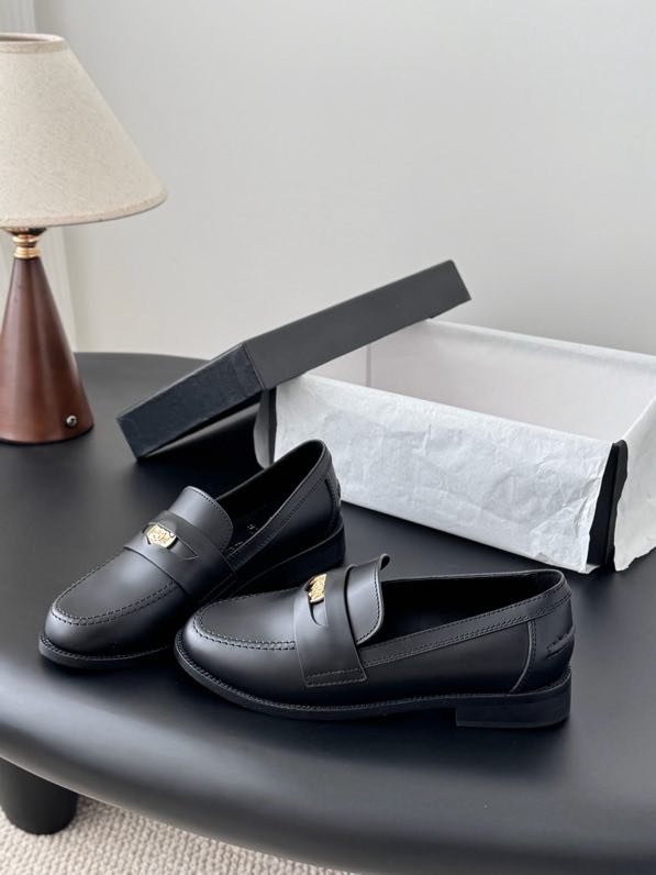 Лоферы кожаные женские фото 5