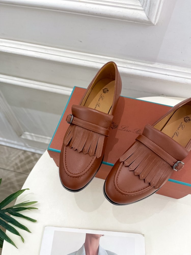 Лоферы кожаные женские фото 6