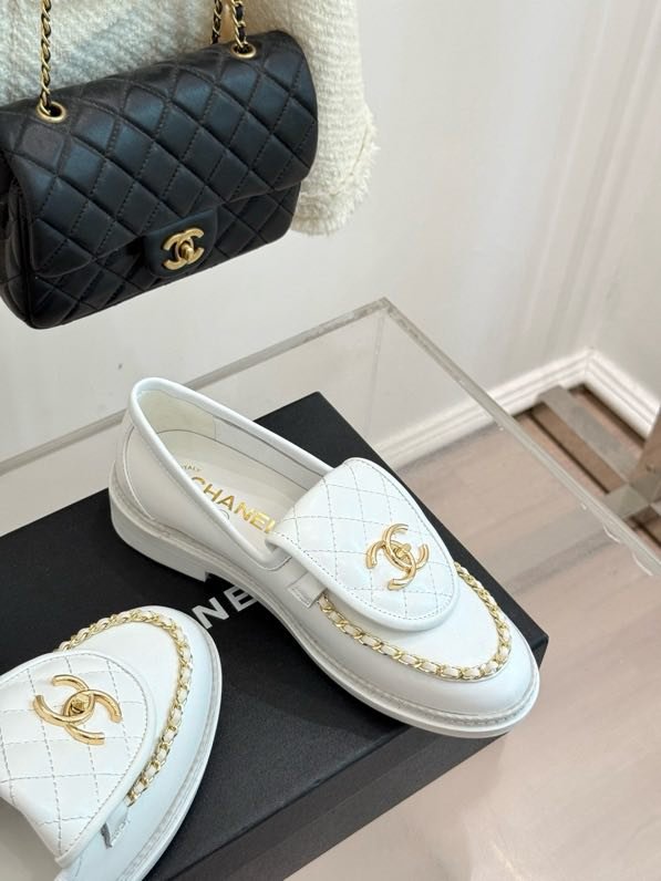 Лоферы шкіряні жіночі фото 6